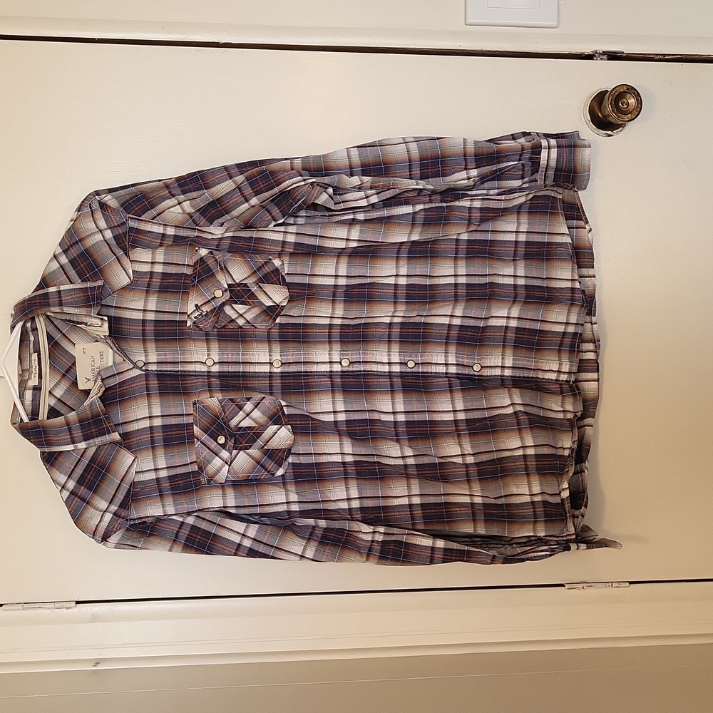American Eagle Outfitters long sleeve plaid Vintage Fit with pearl snap buttons